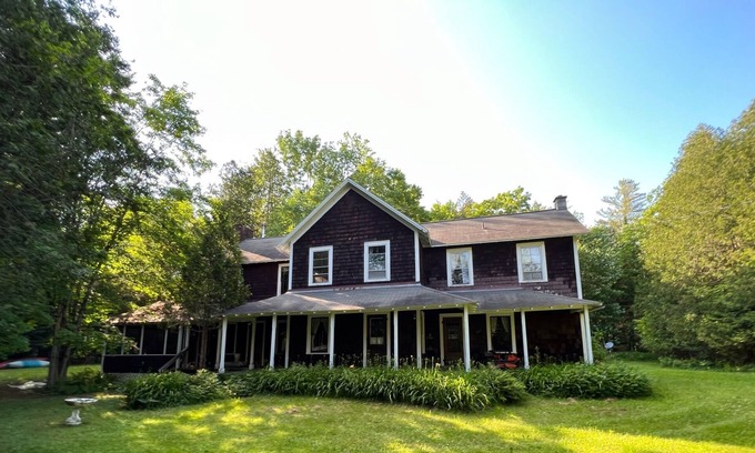 Newcomb Casa | Adirondack Cedar Inn-Lake Harris-Perfect Getaway for entire family