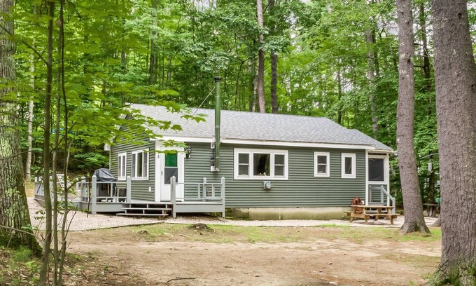 Moultonborough Cabaña | Adirondack inspired cottage with access to association beach on Lake Winni