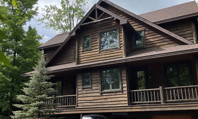 Lake Placid Cabina | Estilo de Adirondack: LAS TARIFAS DE VACACIONES SE APLICARÁN POR NUEVOS AÑOS DE SEMANA Y 6-7 noches