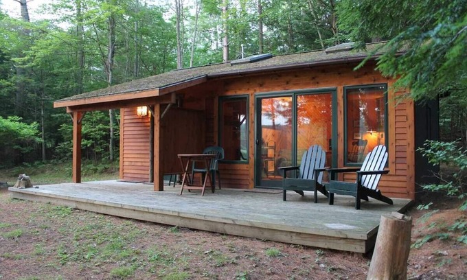 North Pole Cabina | Adirondack Riverfront Retreat