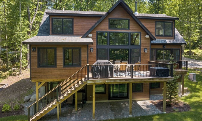 Moultonborough Casa | Adirondack style in Suissevale sleeps 10 just a short drive to the beach