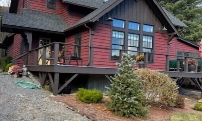 Elizabethtown Casa | Adirondack tranquility with all the comforts of home