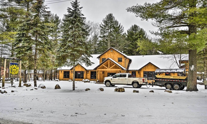 Brantingham Cabaña | Adirondacks Cabin: Fish, Hunt & Hike!