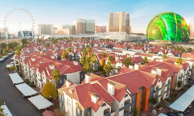 Las Vegas Complejo | Adjancent to the Sphere- Just Off the Las Vegas Strip-Desert Club Resort- 2 Bd.