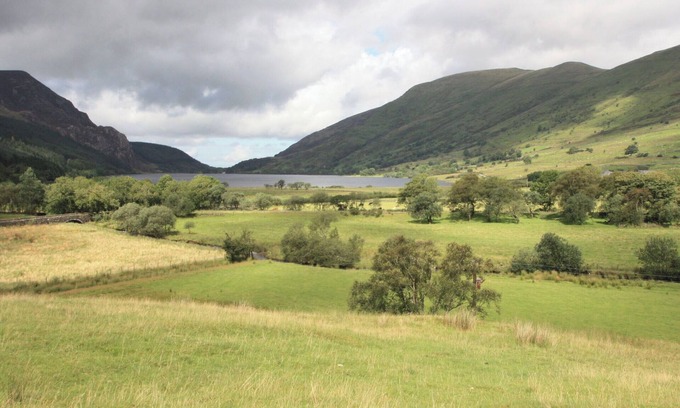Betws Garmon Cabaña | Adjoining the original farmhouse this lovely cottage is almost at the foot of Mount Snowdon.