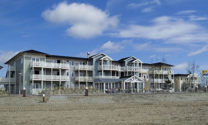 Municipality of Hellevoetsluis Apartamento | Adjusted hotel room with a balcony, near the beach