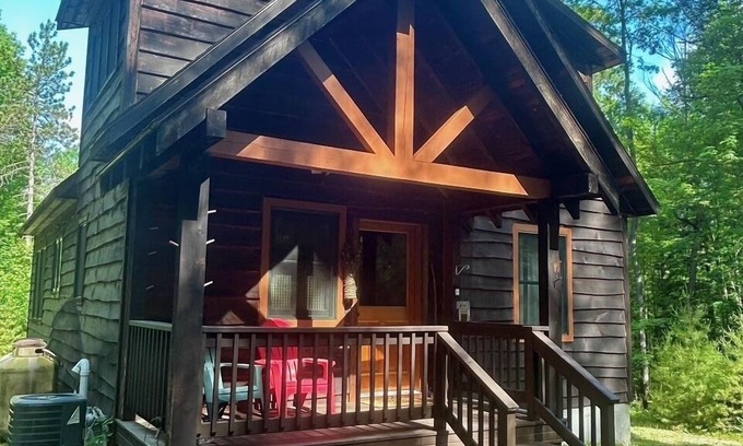 Jay Cabina | ADK Cabin | River Access | Hot Tub | Dog Friendly