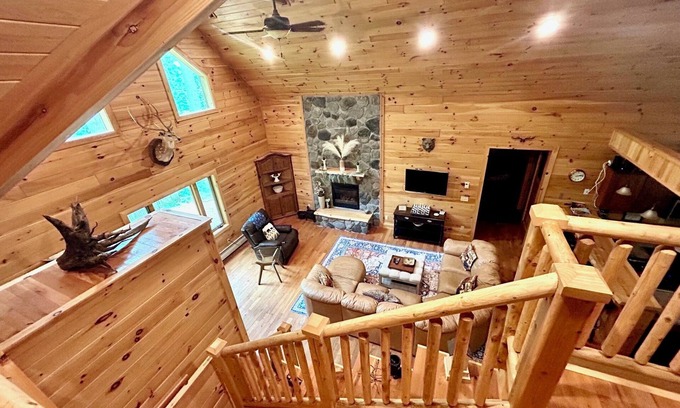 Jay Cabina | ADK Log Cabin | Hot Tub | Game Room | Dog Friendly | Fenced-In Yard | Fire Pit