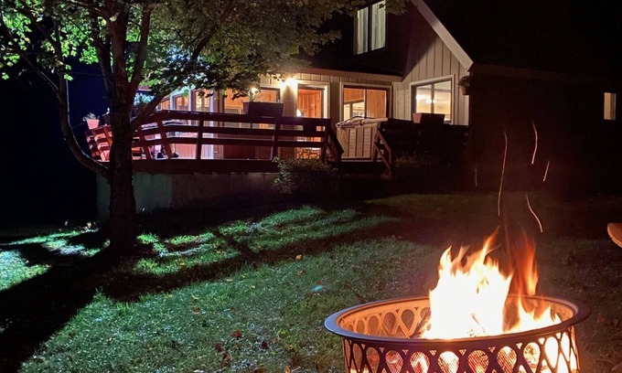 North Creek Casa | ADK North Creek fall, winter getaway with Hot tub, hiking, rafting, skiing Gore!