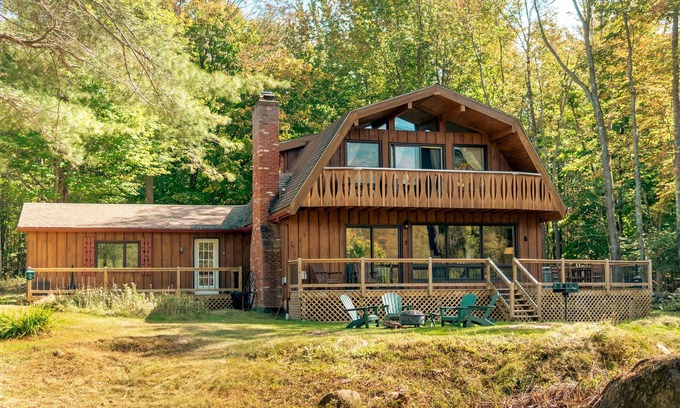 Wilmington Casa | ADK Whiteface Chalet with Hot Tub, Dog Friendly!
