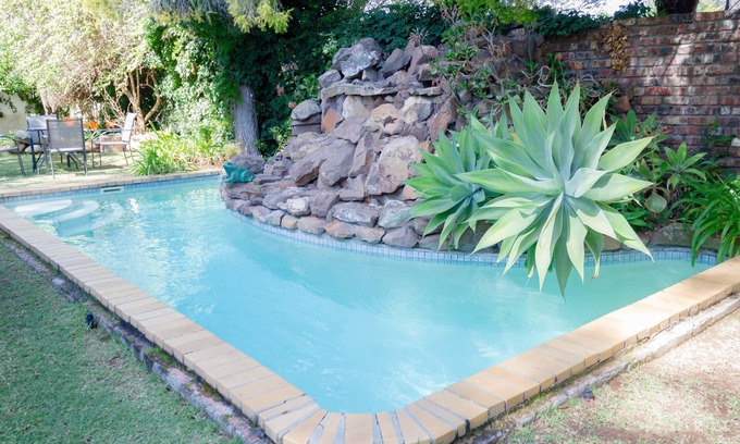 Oudtshoorn Casa | Adley House Guesthouse