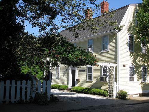 Newport Hotel | Admiral Farragut Inn