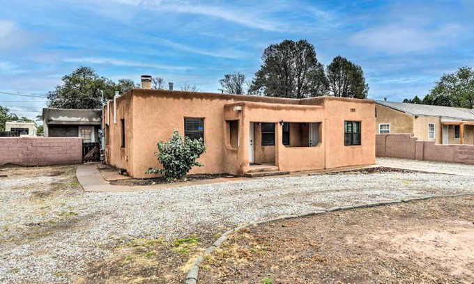 Alamedan Valley Casa | Adobe Albuquerque Home about 5 Mi to Old Town!