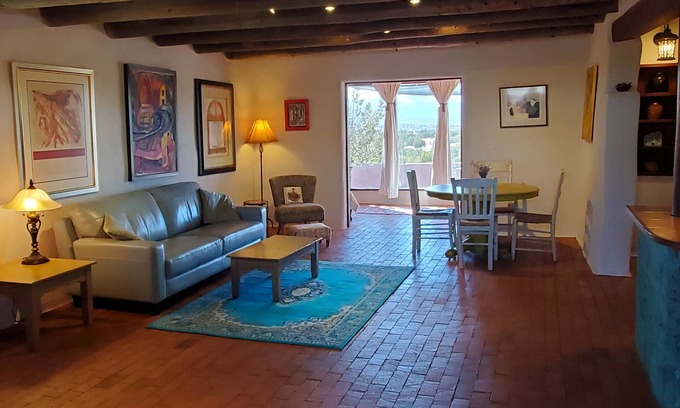 Canoncito Casa | ADOBE CASITA ON ART GALLERY COMPOUND