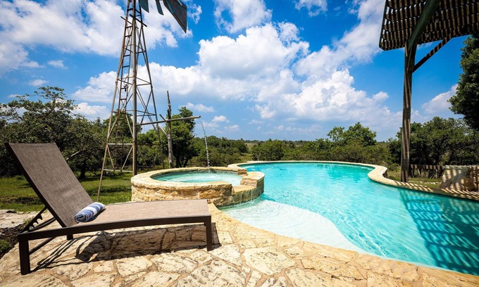 Fredericksburg Otro | Adobe Creek Ranch - Sleeps up to 14, Hot Tub & Fire Pit