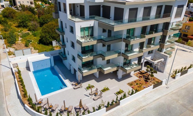 Universal Apartamento | Adolina Apartments by Ezoria Villas