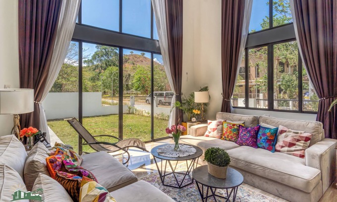 Coron Cama Y Desayuno | Adora's Place