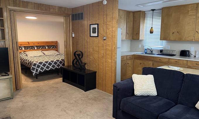 Twin Falls Apartamento | Adorable 1 bedroom, 2 blocks from historic downtown.