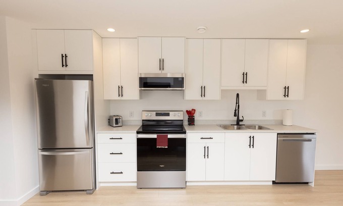 Courtenay Casa | Adorable 1 Bedroom Modern Suite