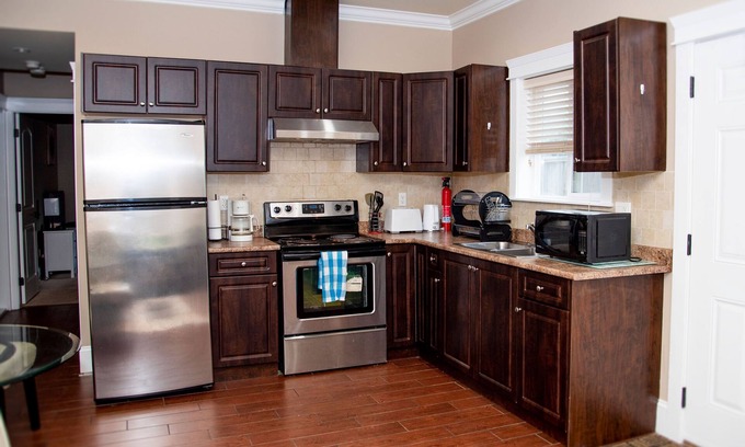 Guildford Apartamento | Adorable 2 Bdrm Suite In The Heart of Surrey Guildford
