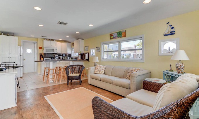Point Pleasant Beach Casa | ¡Renovado! ¡Adorable! Estacionamiento para 3 autos, cerca de la playa y del paseo marítimo, 4 distintivos, wifi