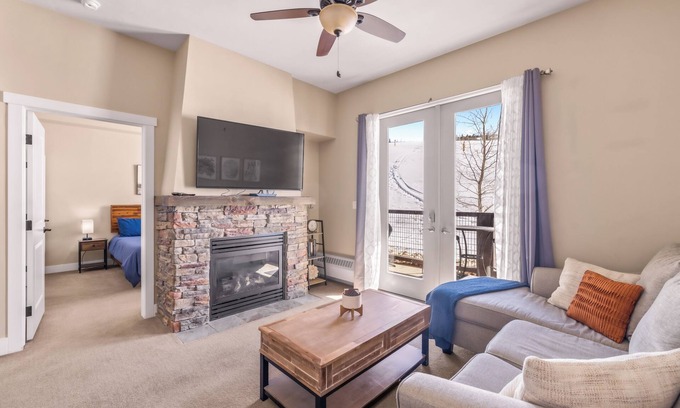 Silvercreek Condominio | Adorable 2BD/2BR Ski-In/Out Condo in Granby Ranch
