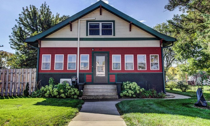 Little Falls Casa | Adorable 3-bedroom charming little ranch house with AC in historical LittleFalls