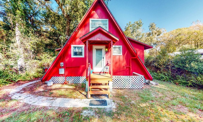 Bushnell Cabina | Adorable A-Frame with Riverfront Yard, Fishing Pier, & Firepit