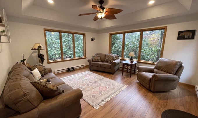 Pocono Pines Casa | Adorable and affordable! Bright and cozy pocono pines home, close to camelback!