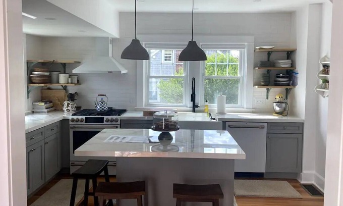 Dartmouth Casa | Adorable Bungalow in the Heart of Padanaram Village