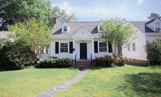 Willow Lawn Casa | Adorable cape cod in quiet & safe neighborhood. Location, Location, Location!