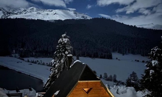 Campan Chalet De Esquí | CHALET agradable para 6 personas con vista al lago