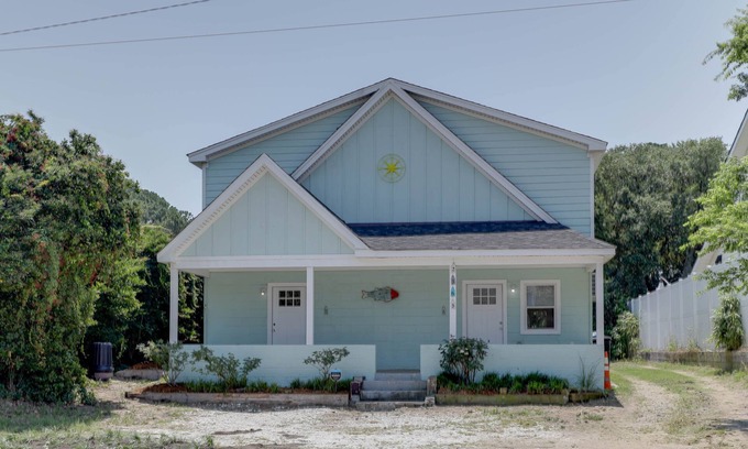 Northeast Virginia Beach Cabaña | Adorable Chesapeake Bay Beach Cottage A Just 1 Block from the Sand!