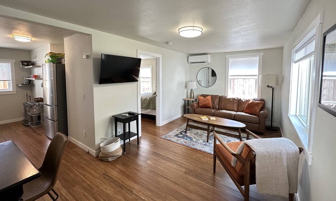 Corvallis Cabaña | Adorable Cottage by the Park - Walk to Downtown Corvallis and O.S.U.