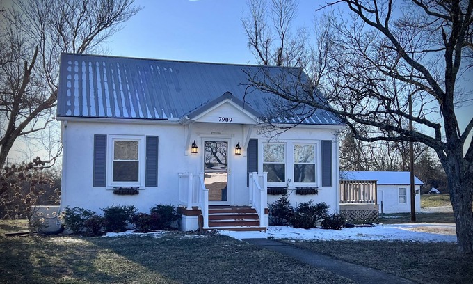 Powell Cabaña | Adorable Cottage fully stocked and convenient to everything!
