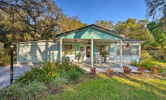 Mount Dora Cabaña | Adorable Cottage w/ Yard, Walk to Lake Dora!