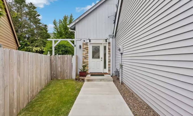 Vancouver Apartamento | Adorable, cozy 2 bedroom guesthouse, close to PDX, built to work away from home