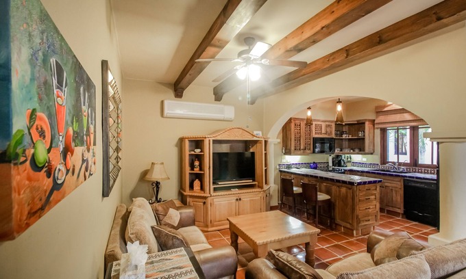 Nopolo Casa | Adorable Dog-Friendly Home w/ a Rooftop Patio, Outdoor Kitchen, & Free WiFi