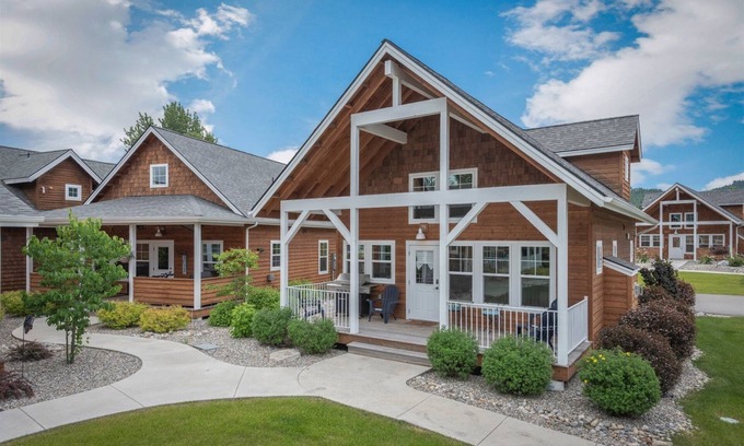 Dover Bay Casa | Adorable Dover Bay Resort Bungalow | Marina, Walking Paths | Dog Friendly