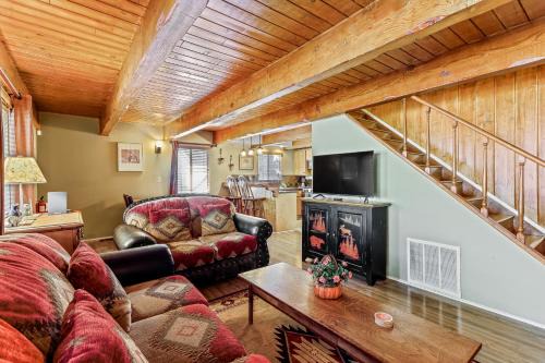 Cedar Glen Casa | Adorable Explorable