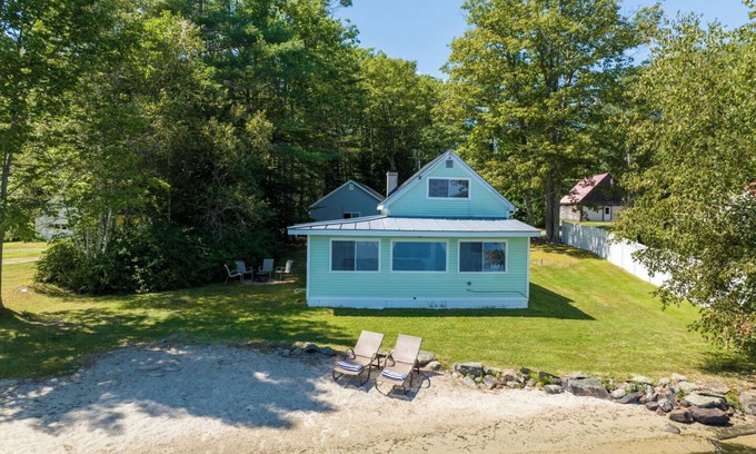 Winthrop Casa | Adorable, family friendly home with a private sandy beach