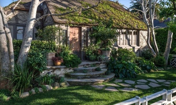 Oak Park Cabaña | Adorable francés casa de campo Tudor. ¡Camina a la calle State! Bloques del teatro!