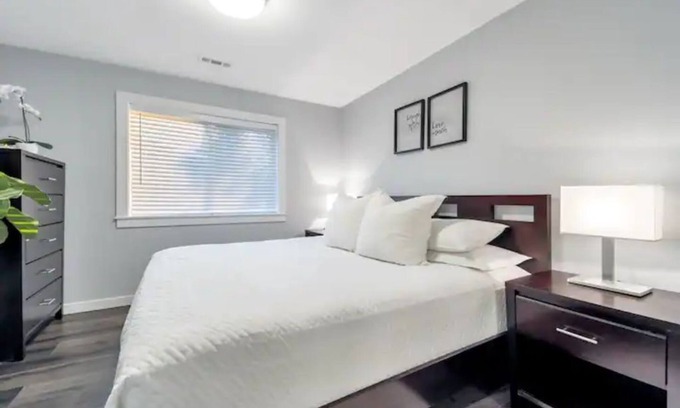 Lakeland North Casa | Adorable guest house with balcony