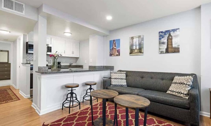 Columbia Heights Casa | Adorable Guesthouse | Free Parking | DCottage