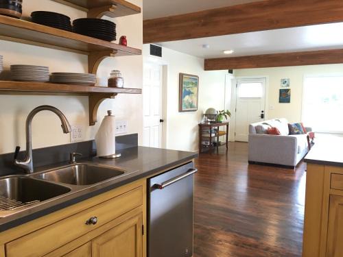 Creswell Casa | Adorable Home on the Park 10 Miles South of Eugene