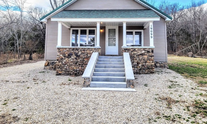 Jerome Casa | Adorable home with land by the river