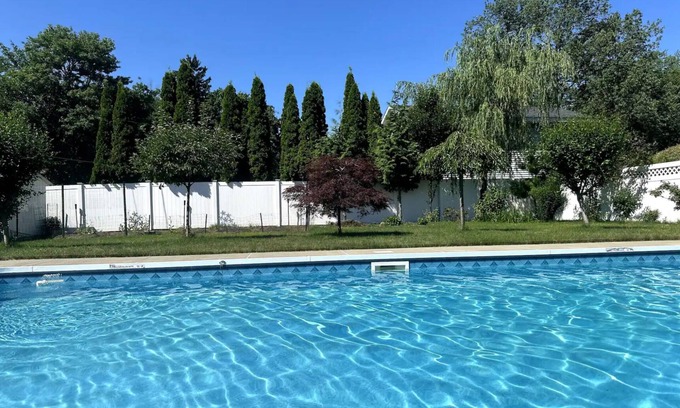 Colonie Casa | Adorable house with pool