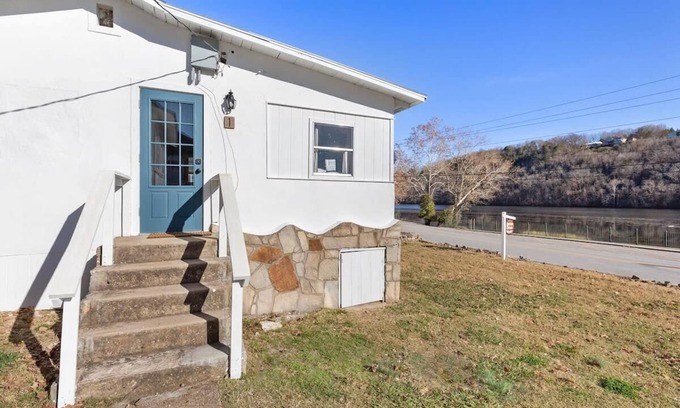 Rockaway Beach Casa | Adorable Lakefront Cottage - Rockaway Beach