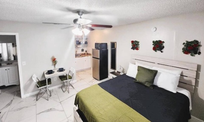 Lake Magdalene Apartamento | Adorable Mini Suite in Tampa