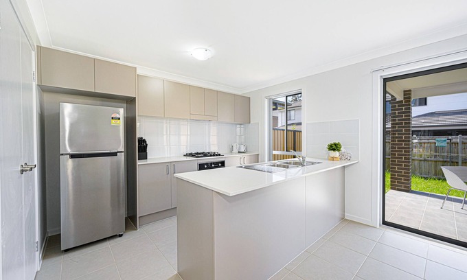 Edmondson Park Casa | Adorable Modern 4 Br House Parking & Convenient